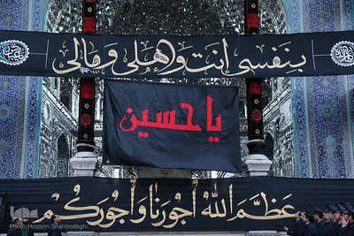 ⁨تعویض پرچم گنبد بارگاه حضرت معصومه(س)⁩