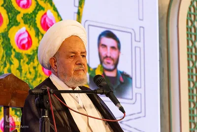 آیین عطرافشانی و گلباران مزار مطهر شهدا در اصفهان