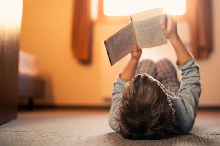 چگونه نوجوانان را به مطالعه تشویق کنیم؟