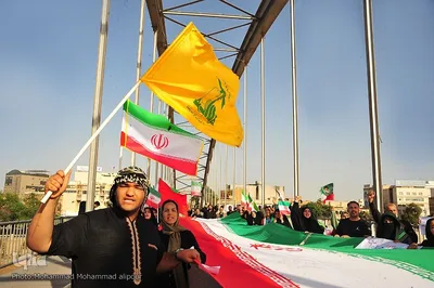 زنجیره انسانی در محکومیت تهدیدات حمله به پل‌ها و نیروگاه‌ها در اهواز