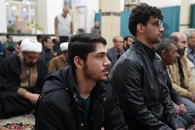 حضور رئیس شورای سیاست‌گذاری ائمه جمعه کشور در جمع نمازگزاران لرستانی