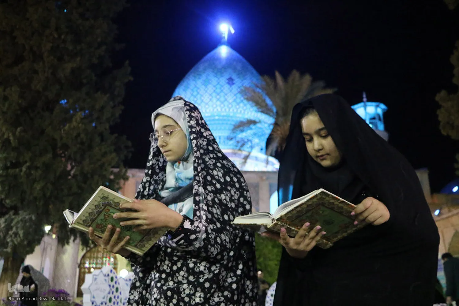 احیای شب بیست و سوم ماه رمضان در حرم علی ابن حمزه(ع) شیراز