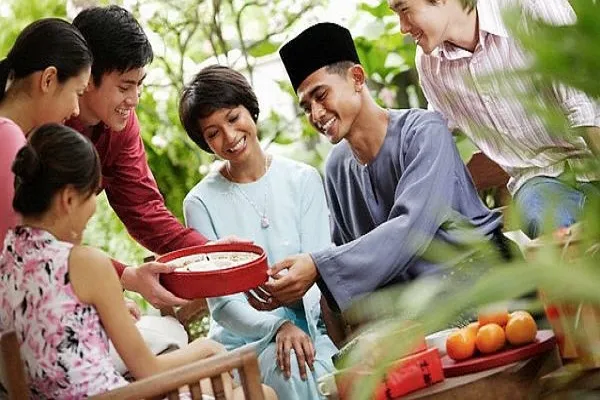 سنت‌‎های عید فطر در اندونزی از «حلال به حلال» تا عیدی‌دادن ادارات + عکس
