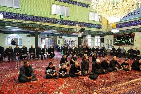 حضور امام جمعه تبریز در هیئت زنجیر زنان محله خیابان