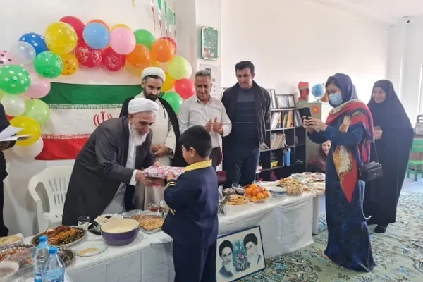 «جشن انقلاب» در خانه قرآن مرواریدهای بهشتی آزادشهر برگزار شد
