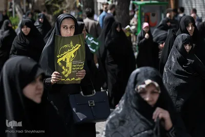 ⁨راهپیمایی نمازگزاران جمعه تبریز در حمایت از سپاه⁩