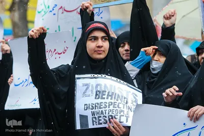 Studenten verurteilen die Beleidigung der religiösen Autorität durch Charlie Hebdo