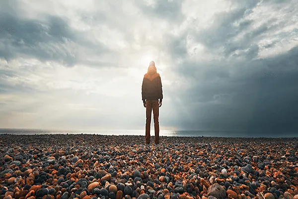 مَنْ لَمْ يَعْتَبِرْ بِالْأَيّامِ لَمْ يَنْزَجِرْ بِالْمَلامِ