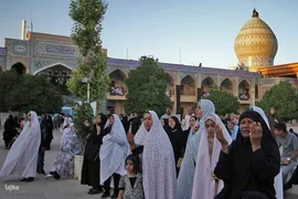 آیین تعویض پرچم گنبد حرم مطهر حضرت شاهچراغ (ع)