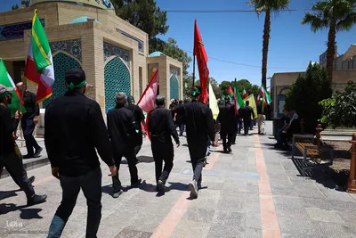 قافله عزاداری و نماز ظهر روز عاشورا در اصفهان