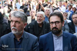 مجید حسینی و سید عباس صالحی در مراسم تشییع جنازه عزت الله انتظامی