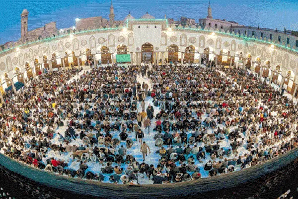 ضیافت افطار در سالگرد تأسیس مسجد جامع الازهر + عکس