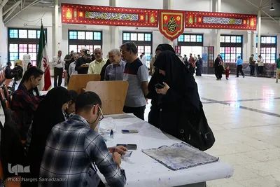 شور انتخابات در گلستان شهدای اصفهان