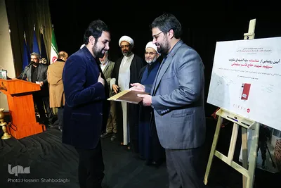 آیین اختتامیه جشنواره سراسری کبوتران حرم و رونمایی از شناسنامه شهید قاسم سلیمانی