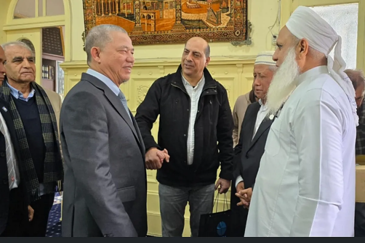 Naibu Waziri Mkuu wa Malaysia auzawadia Msikiti nchini Peru tasfsiri za Qur’ani
