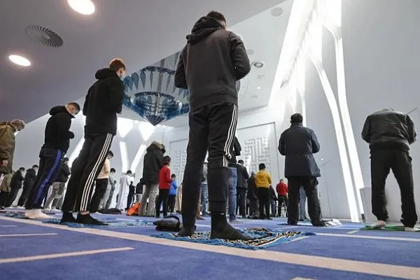 French Pres. Accused of Systematically Persecute Muslims: Report