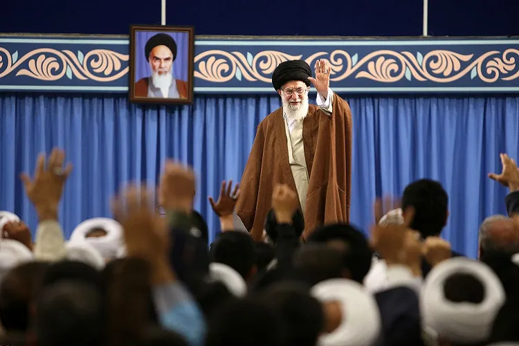 پیشنهاد مذاکره فریب آمریکا برای خلع سلاح و عوامل اقتدار ملت است