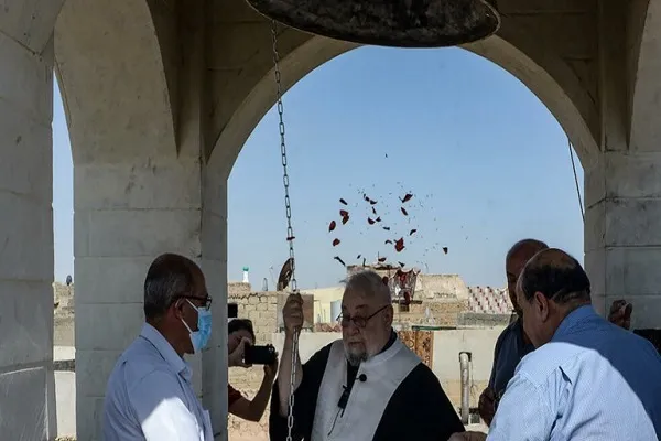 جرس الكنيسة في الموصل يقرع للمرة الأولى بعد تحريرها من 