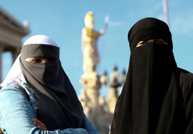 Avrupa’da yükselen İslam karşıtlığı: Burka ve peçe yasakları