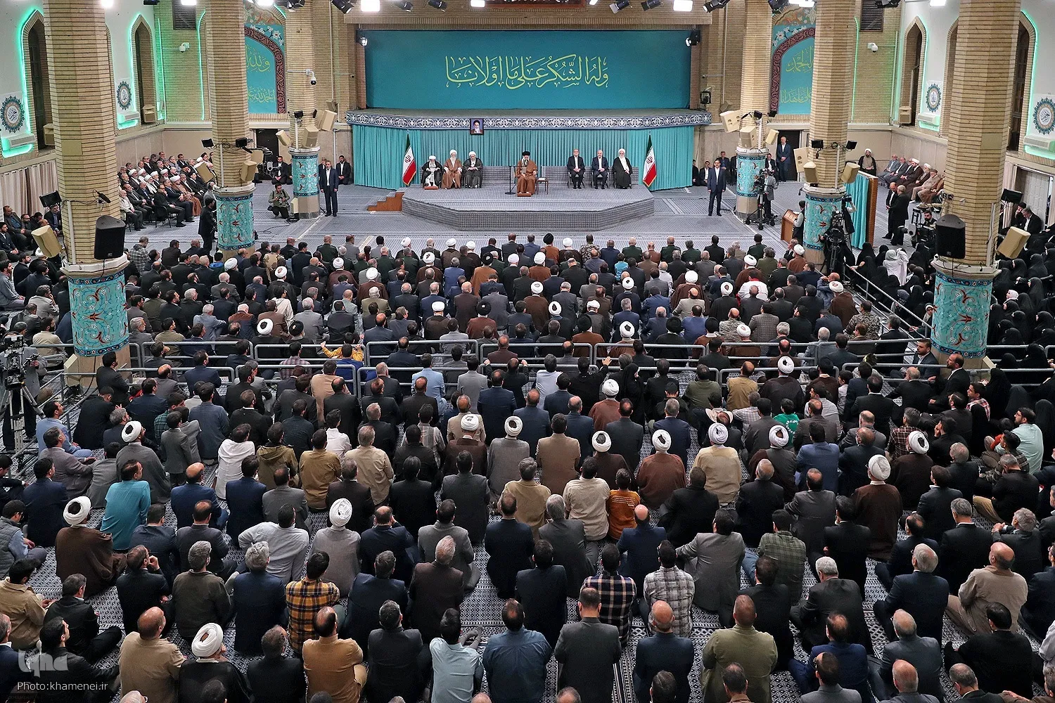 Ayatollah Khamenei Urges Islamic Countries to Resist US ‘Blackmail’
