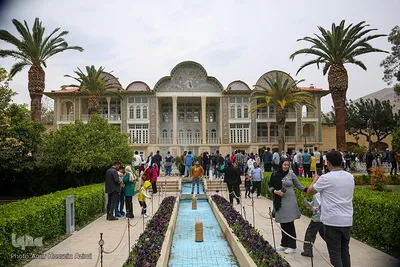 مهمانان نوروزی در باغ ارم و عفیف آباد