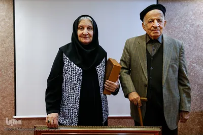 مهدی محقق و همسرش نوش آفرین انصاری در نشست «نیم قرن از مونترال تا تهران»