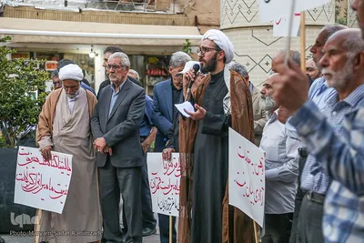 تجمع کسبه و بازاریان شیراز در محکومیت قرآن‌سوزی در کشورهای سوئد و دانمارک