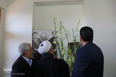 گلباران بیت تاریخی امام راحل توسط اعضای شورای اداری استان
