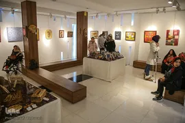 نمایشگاه گروهی آثار هنرهای تجسمی و صنایع دستی هنرمندان توان‌یاب «جلوه‌های هنر»در گالری مهر هنر 
