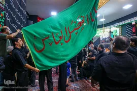 آیین طشت‌گذاری در مسجد اردبیلی‌های تهران