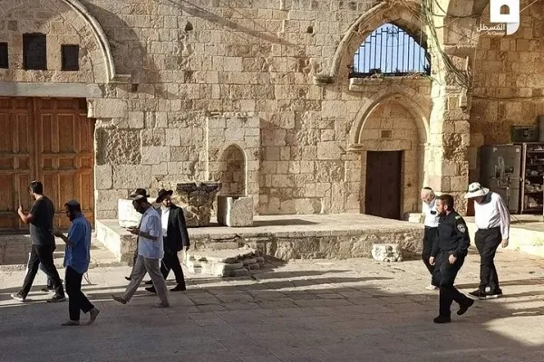 مستوطنون يقتحمون الأقصى بحراسة شرطة الاحتلال