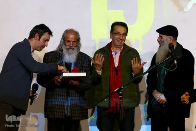 از راست محمود عبدالحسینی، مسعود زنده روح کرمانی، سهراب هادی و احسان رافتی در اختتامیه سیزدهمین جشنواره عکس دوربین نت