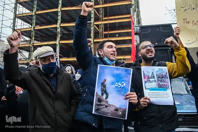 تجمع مردمی دانشجویی مقابل سفارت فرانسه
