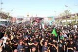 ورود خیل عظیم زوار اربعین از باب القبله به سمت بین الحرمین