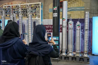 بازدید جمعی از جهادگران جهاددانشگاهی فارس از «دستاوردهای صنعت هسته‌ای»‎