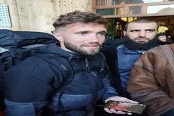 Marsch zu Fuß eines jungen Franzosen zur Al-Aqsa-Moschee + Video