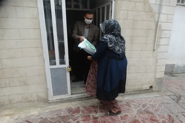 توزیع بسته‌های معیشتی بین خانواده‌های زندانیان کردستانی