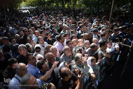 مراسم تشییع جنازه عزت الله انتظامی