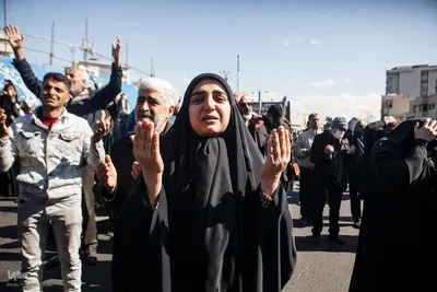 تجمع خودجوش مردم عزادار تهران در میدان انقلاب
