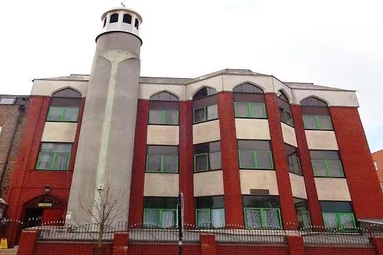 Londra'da camiye kundaklama girişimi