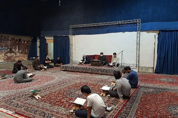تلاوت قاریان نوجوان مشهدی در جلسه محبان امام رضا(ع)