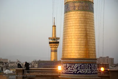 تعویض پرچم گنبد حرم مطهر رضوی در آغاز ماه محرم‎