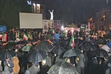 فیلم | چهل‌وسومین شب حضور حماسی مردم سنندج زیر باران