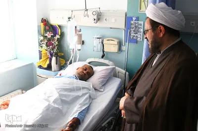 عیادت خدام امامزاده سیدجعفر محمد(ع) از مصدومان حادثه اتوبوس یزد