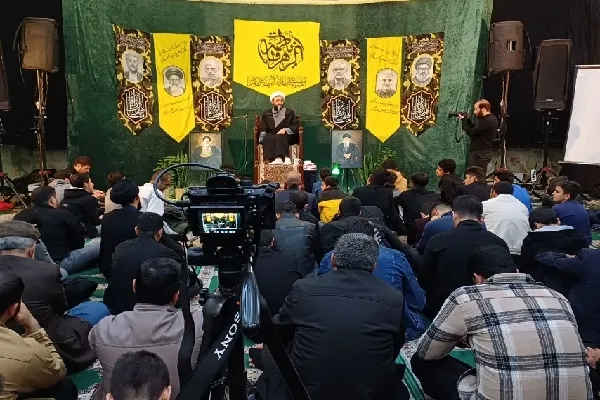 ترک راحت‌طلبی کلید همراهی با ولایت است