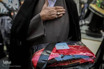 پرچم عزا بر فراز حسینیه کربلایی‌های تهران