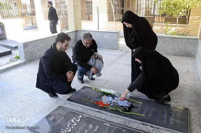 غبار روبی و عطر افشانی مزار مطهر شهدا بمناسبت هفته ی دفاع مقدس‎