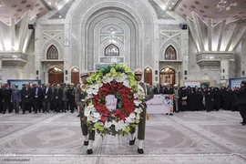 مراسم نثار تاج گل و تجدید بیعت جامعه قرآنی با آرمان‌های امام خمینی(ره) و مقام معظم رهبری