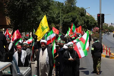 قافله عزاداری و نماز ظهر روز عاشورا در اصفهان