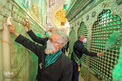 آئین گلاب‌شویی گنبد و غبارروبی آستان حضرت احمد بن موسی الکاظم شاهچراغ(ع) در شیراز 